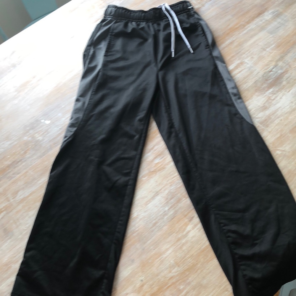 👕Boys running pant size med(8) Energy Zone